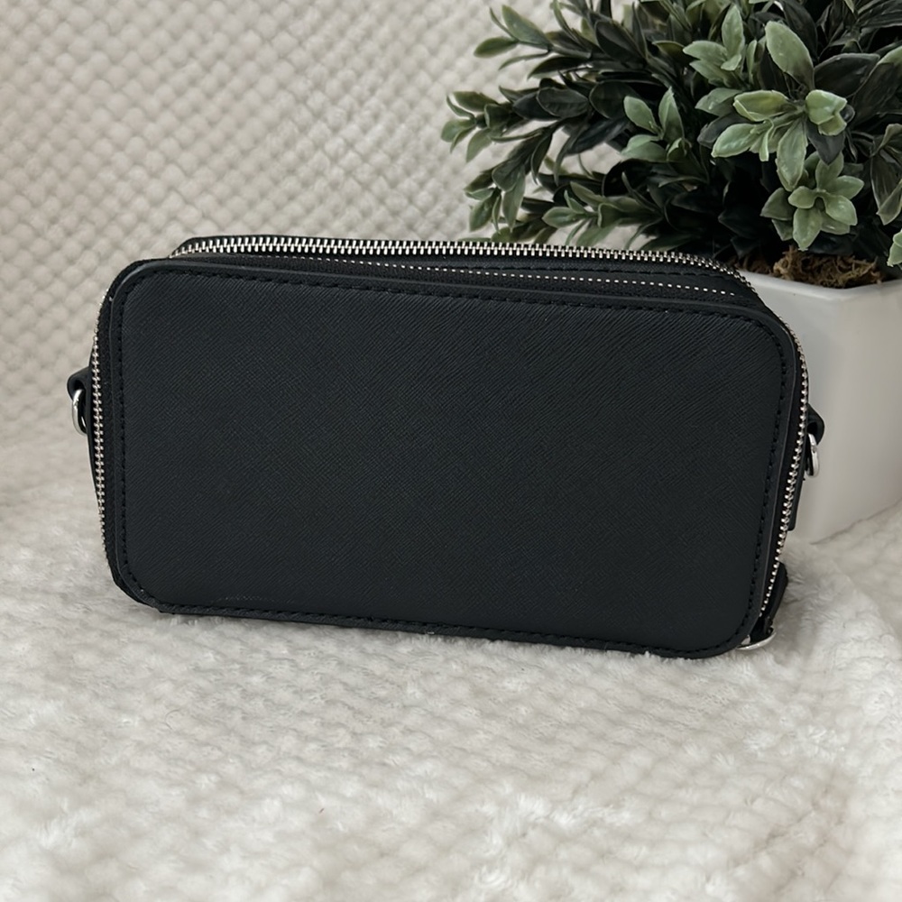 Guess Crossbody Purse - Picture 2 of 8